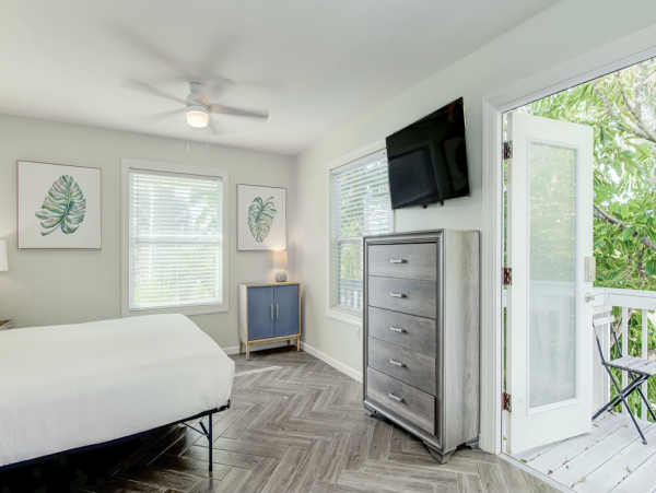 Bradenton Beach Four Bedroom Vacation Home with Pool & Spa